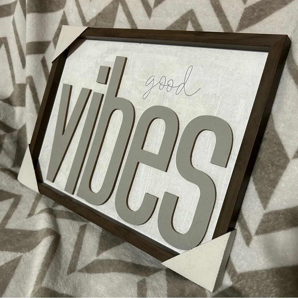 Good Vibes Sign - Picture 2 of 3